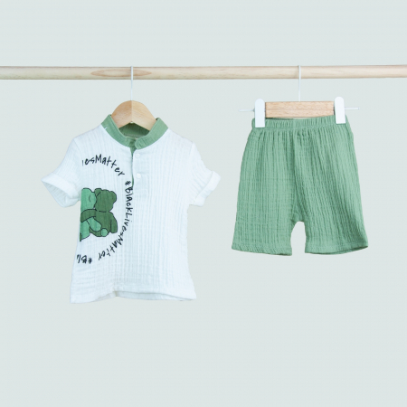 Seturi - Set băiețel 2 piese – cămașă alb-verde și pantaloni scurți din muselină