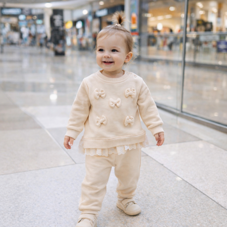 Seturi fetite 0-2 ani - Set crem elegant cu fundițe și dantelă pentru bebeluși