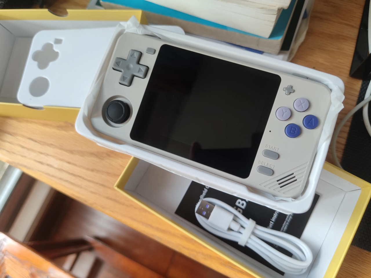 Consola retro Powkiddy RGB10X 64GB cu jocuri, quad core Cortex-A35 1.5GHz, 1GB RAM, IPS LCD 3.5" 640x480 4:3, acumulator 2800 mAh, gri, portabila [16]