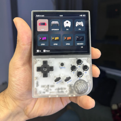 Consola retro ANBERNIC RG35XX 64GB cu jocuri, quad core Cortex-A53 1.5GHz, 1GB LPDDR4, IPS LCD 3.5" 640x480 4:3, acumulator 2600 mAh, alb transparent, portabila [4]