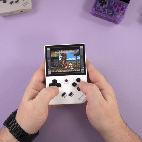 Consola retro portabila ANBERNIC RG35XX PLUS 64GB cu jocuri, quad core 1.5GHz, 1GB LPDDR4, IPS LCD 3.5" 640x480, 3300 mAh, WiFi 5, Bluetooth 4.2, alba [4]