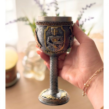 Lumânare Castelul Corvinilor – Pocal Medieval cu Simboluri Cavaler, Scut și Corb [3]