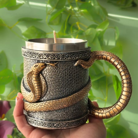 Lumânări Stil Medieval - Lumânare Parfumată în Halbă Medievală Șarpe