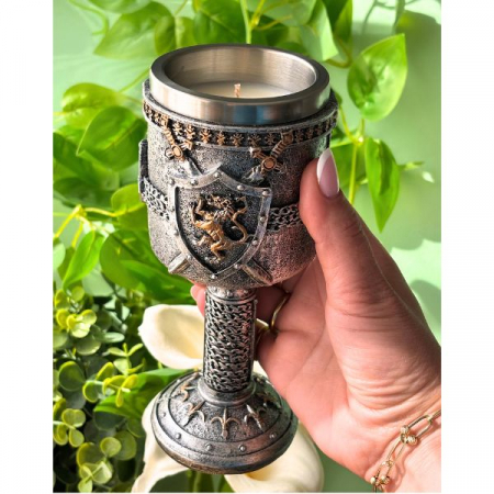 Lumânări Stil Medieval - Lumânare Parfumată Pocal Medieval - Scut cu Săbii