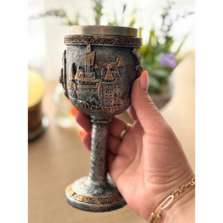 Lumânare Parfumată Vlad Țepeș - Pocal Medieval cu Castelul Bran, Cavaler și Scut [0]