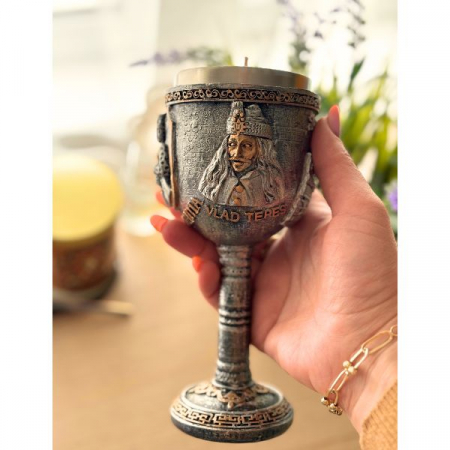 Lumânări Stil Medieval - Lumânare Parfumată Vlad Țepeș - Pocal Medieval cu Simboluri Transilvănene