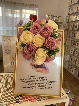 CADOURI ADULȚI - Buchet de Flori de Săpun în Ramă A4
