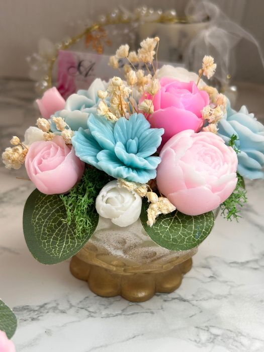 Aranjament cu flori parfumate din sapun in recipient ceramic [2]