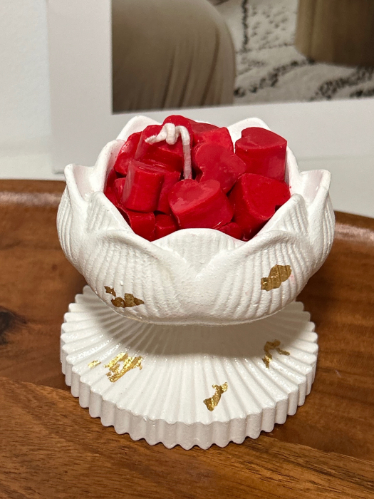 Lumanare cu inimioare in recipient ceramic cu picior [3]