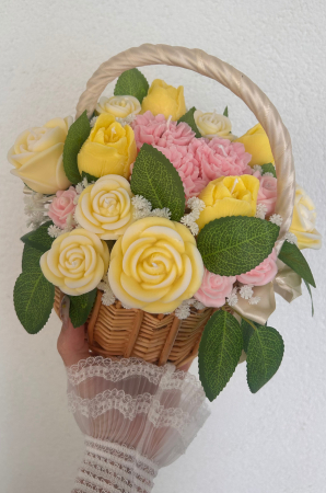 Aranjamente flori din ceara - Cos cu flori parfumate din ceara de soia