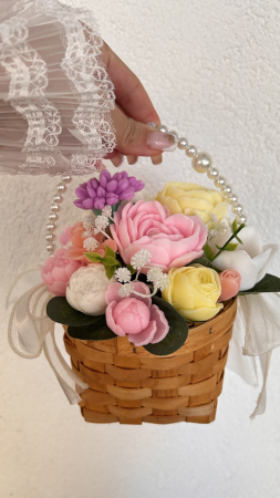 Aranjamente flori din sapun - Cosulet cu flori din sapun