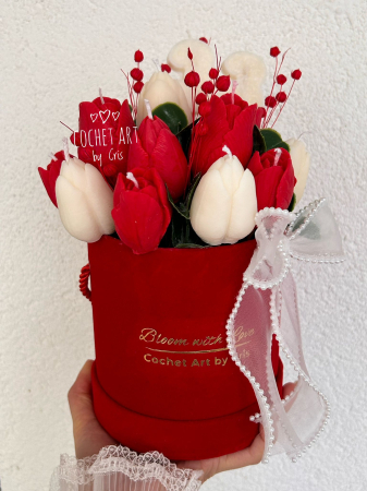 Flori din ceara - Cutie rosie cu Lalele din ceara naturala de soia