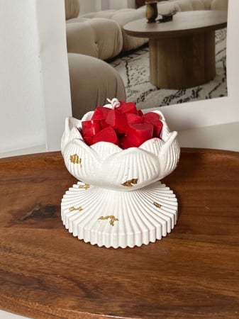 Lumanari in recipient - Lumanare cu inimioare in recipient ceramic cu picior