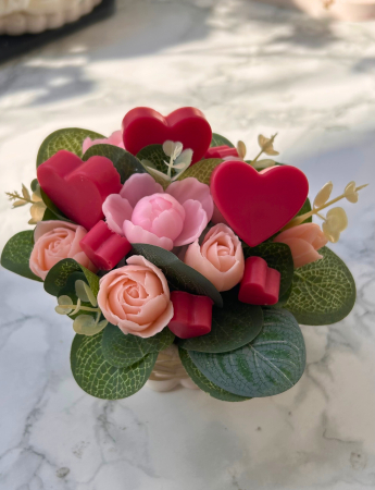 Mini aranjament cu flori si inimioare [1]