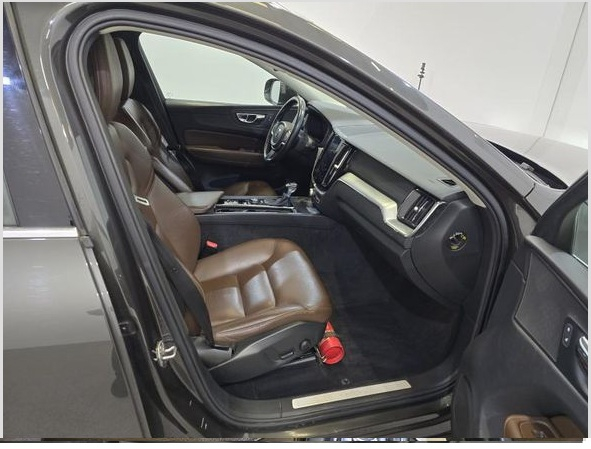 Volvo XC60 2.0 D4 Momentum AWD Automat LED Xenon 2018 – comandaautoinrate.ro [9]