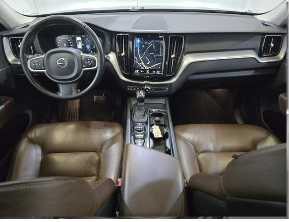 Volvo XC60 2.0 D4 Momentum AWD Automat LED Xenon 2018 – comandaautoinrate.ro [16]