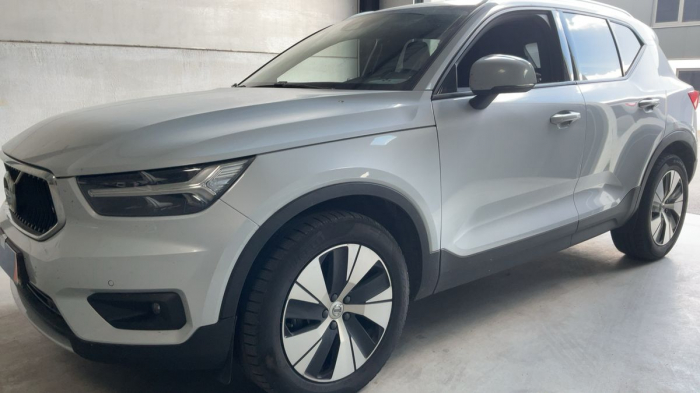 Volvo XC40 2.0 D3 Momentum Pro 2WD [2]