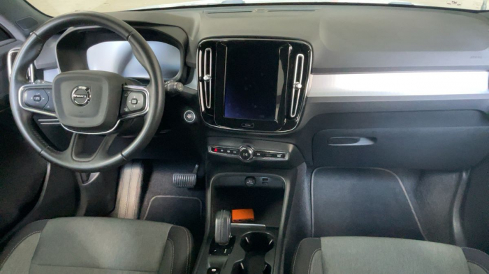 Volvo XC40 2.0 D3 Momentum Pro 2WD [14]