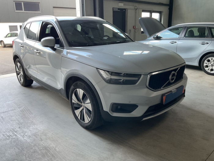 Volvo XC40 2.0 D3 Momentum Pro 2WD [3]