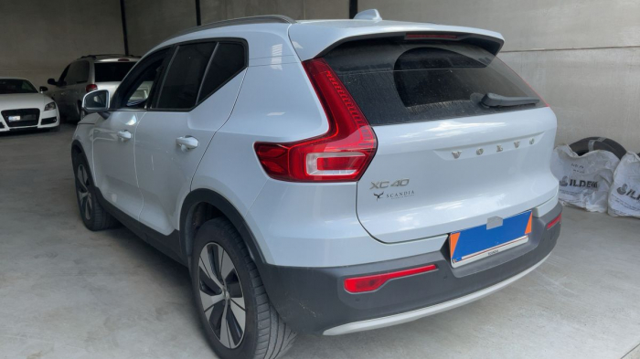 Volvo XC40 2.0 D3 Momentum Pro 2WD [9]