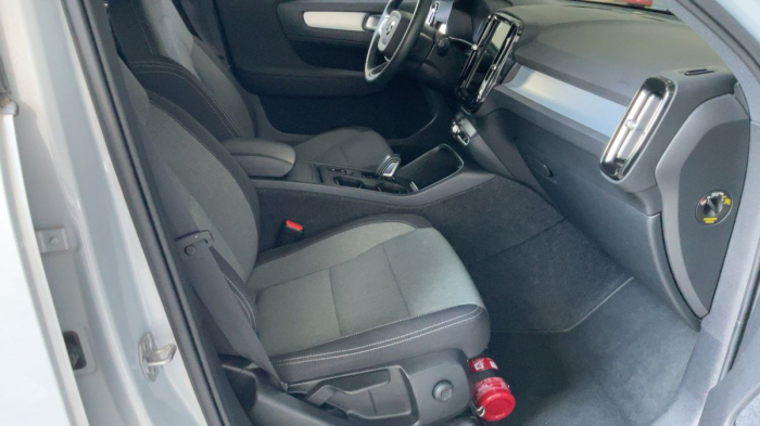 Volvo XC40 2.0 D3 Momentum Pro 2WD [5]
