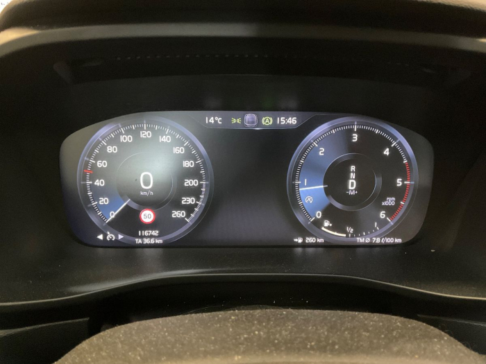 Volvo XC40 2.0 D4 Momentum AWD 2018 [9]