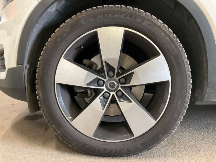 Volvo XC40 2.0 D4 Momentum AWD 2018 [3]