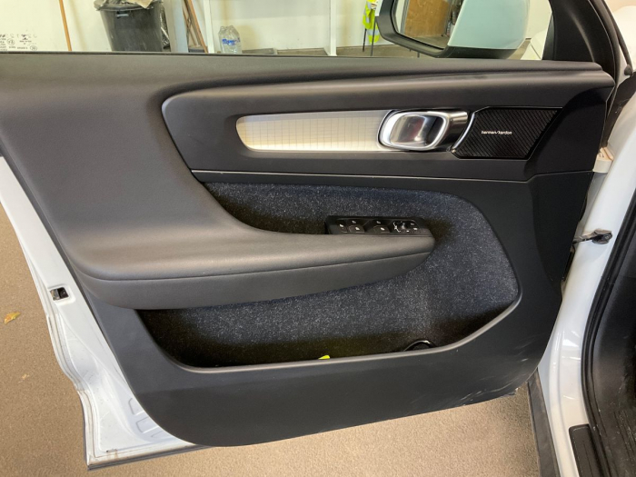 Volvo XC40 2.0 D4 Momentum AWD 2018 [13]