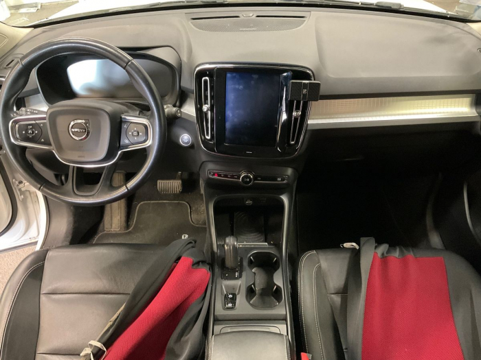 Volvo XC40 2.0 D4 Momentum AWD 2018 [16]