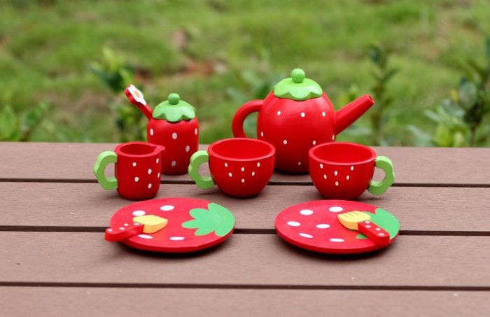 Set de ceai si tort aniversar din lemn in cutie Strawberry Party, multicolor [3]
