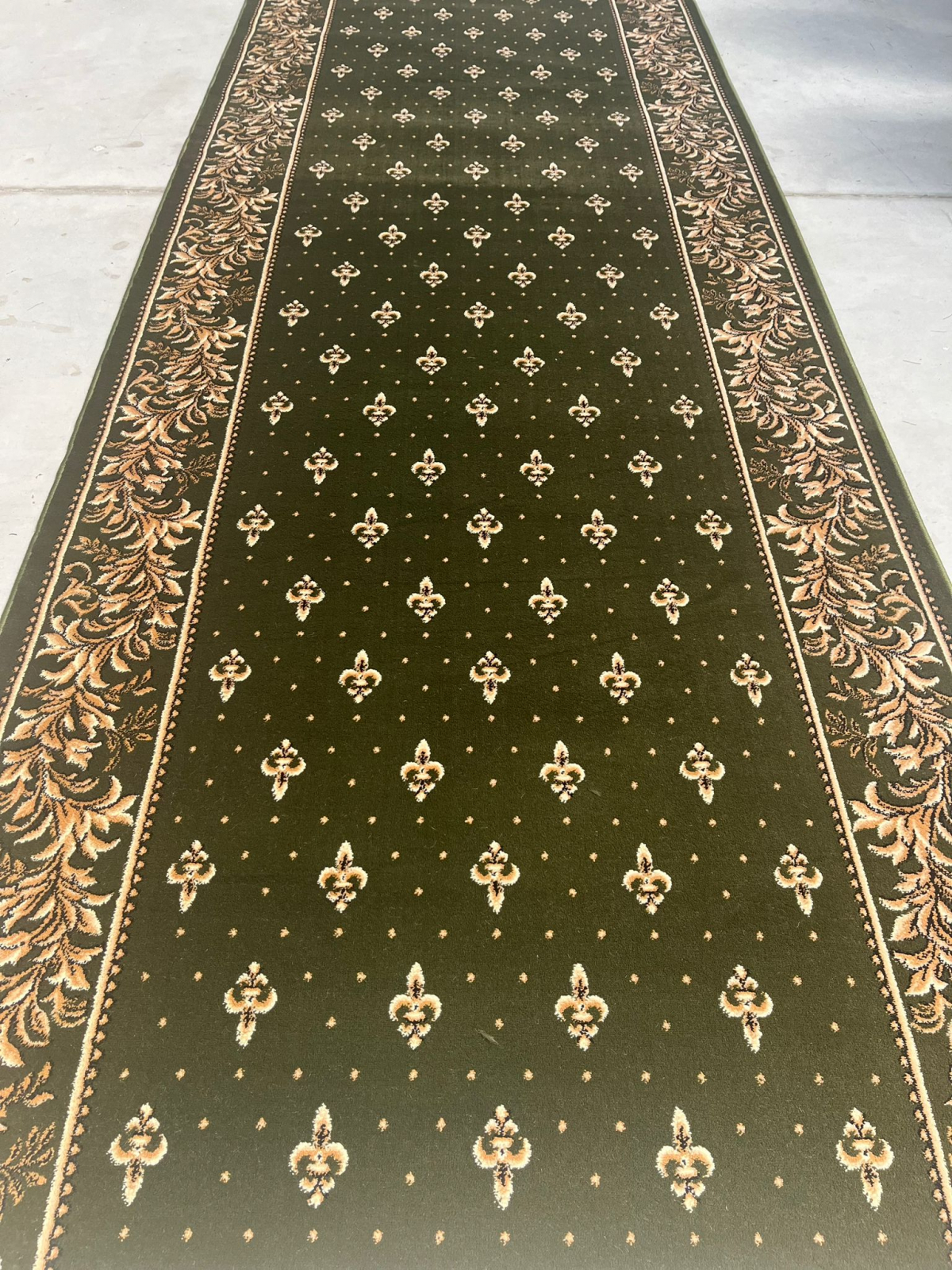 Traversa Lotos 15033/310 Verde 150x300 cm pentru Biserica [1]