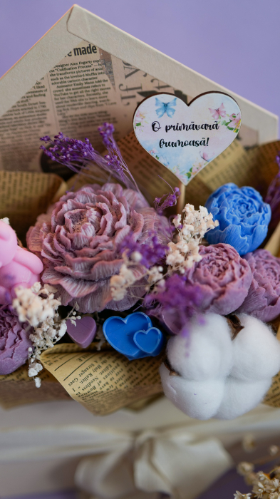 Aranjament floral parfumat din ceara naturala de soia si flori uscate [5]