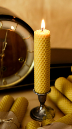 Lumânare rulată din ceară de albine [1]