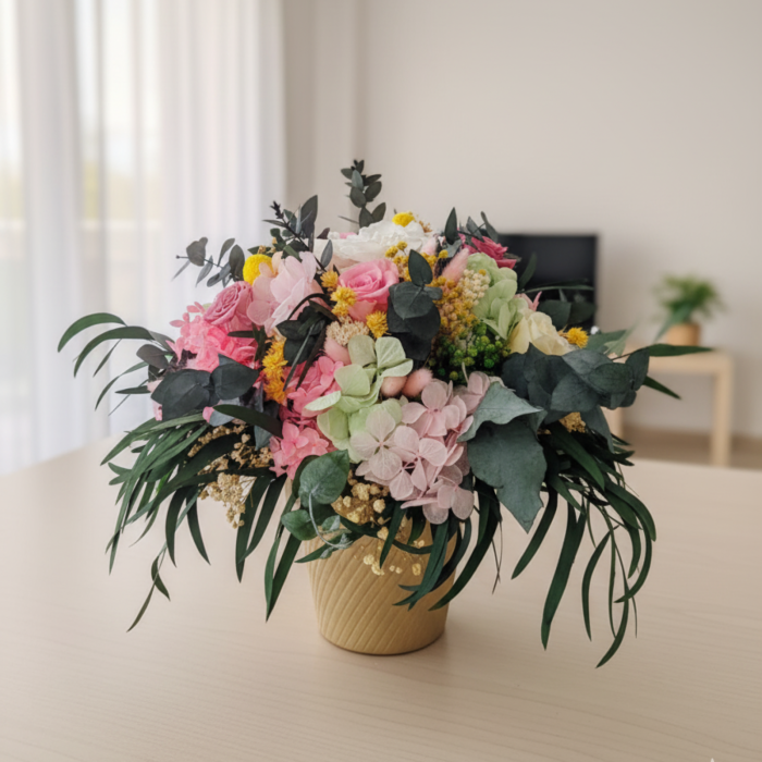 Aranjament Floral Ecou de Fericire cu Gardenia și Trandafiri Criogenați în Vas Auriu [3]