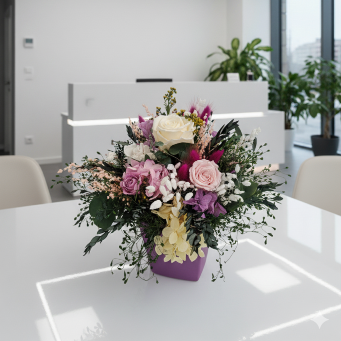 Aranjament Floral Lila Chic cu Trandafiri Criogenati si Hortensie Stabilizata [2]