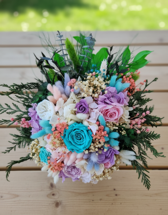 Carusel Cromatic - Aranjament Floral cu Trandafiri Criogenati si plante naturale stabilizate [1]