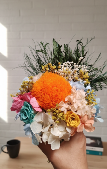 CURCUBEU FLORAL - Aranjament Vesel cu Flori Criogenate și Cheers Portocaliu [1]