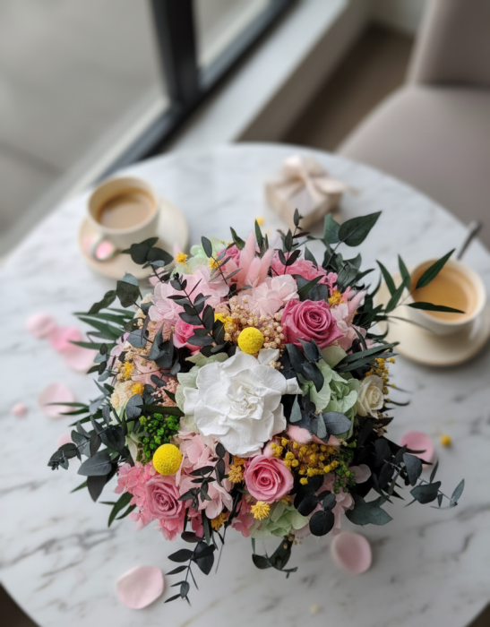 Ecou de Fericire  - Aranjament Floral cu Trandafiri Criogenati si Plante Naturale Stabilizate [1]