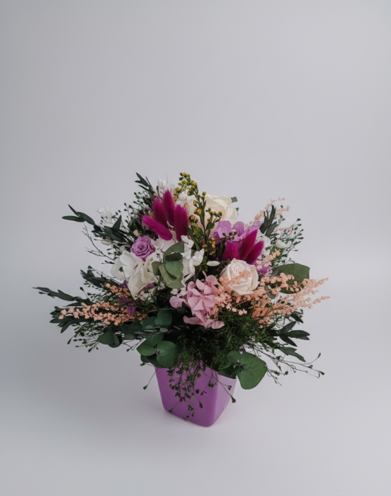 Lila Chic - Aranjament Floral cu Trandafiri Criogenati Roz si Albi [2]