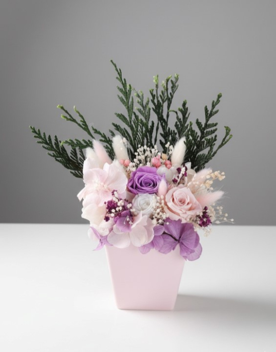 VIS DE PRIMAVARA – ARANJAMENT IN VAS CERAMIC CU TRANDAFIRI CRIOGENATI [2]