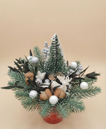 COLECTIA DE CRACIUN - Aranjament Craciun in Vas Rosu cu Bradut Verde si Ren Alb