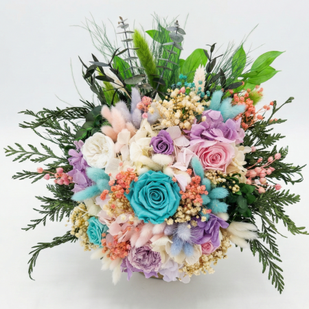 Aranjamente Florale - Carusel Cromatic - Aranjament Floral cu Trandafiri Criogenati si plante naturale stabilizate
