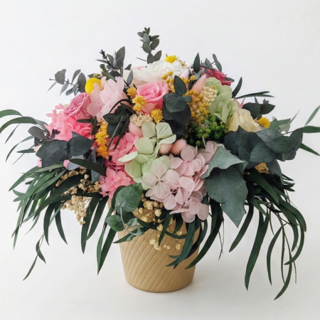 Aranjamente Florale - Aranjament Floral Ecou de Fericire cu Gardenia și Trandafiri Criogenați în Vas Auriu