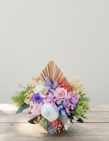 ARANJAMENTE FLORALE - AURA PASTEL - ARANJAMENT PREMIUM CU TRANDAFIRI CRIOGENATI