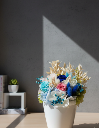 ARANJAMENTE FLORALE - OCEAN DE CULORI - Aranjament floral cu trandafiri criogenati și plante naturale stabilizate