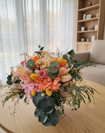 Rapsodie Aurie - Aranjament Floral cu Trandafiri Criogenati si Plante Naturale Stabilizate [1]