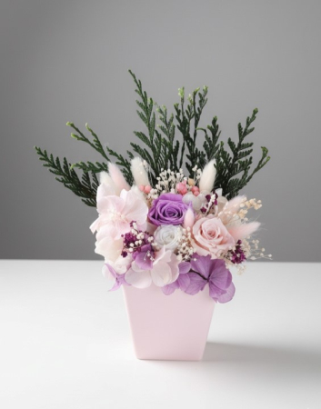 VIS DE PRIMAVARA – ARANJAMENT IN VAS CERAMIC CU TRANDAFIRI CRIOGENATI [1]