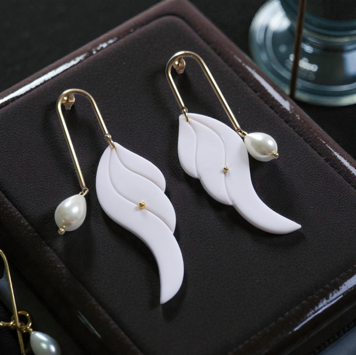 Cercei aripi albe cu perle - tortite aurii [2]