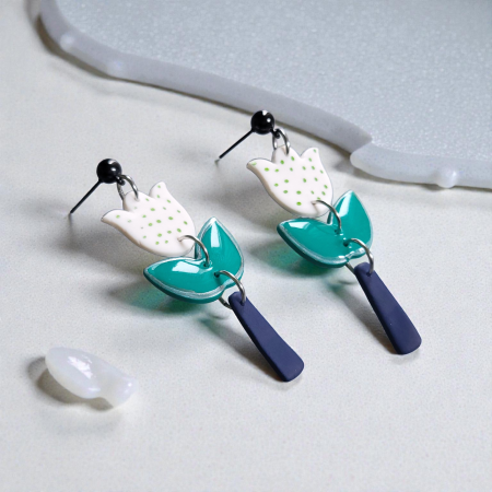 Cercei Flori - Lalele albe cu buline verzi