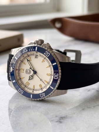 Cream Navy Diver Custom NH35 40mm [3]